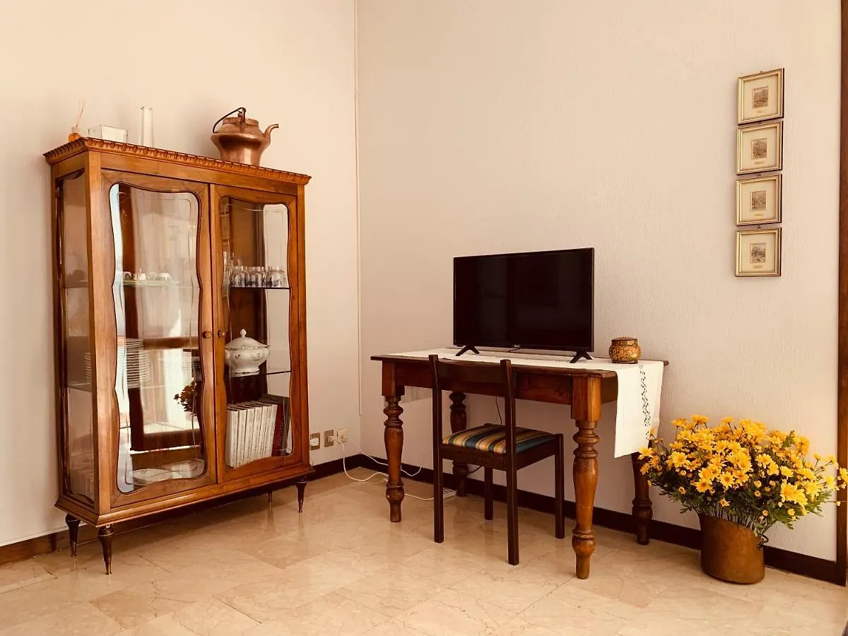 Casa Dai Toni Cortesi Daire Bergamo 0*,